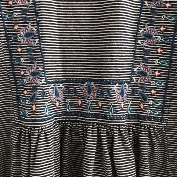 LOFT embroidered peasant blouse - Picture 9 of 13